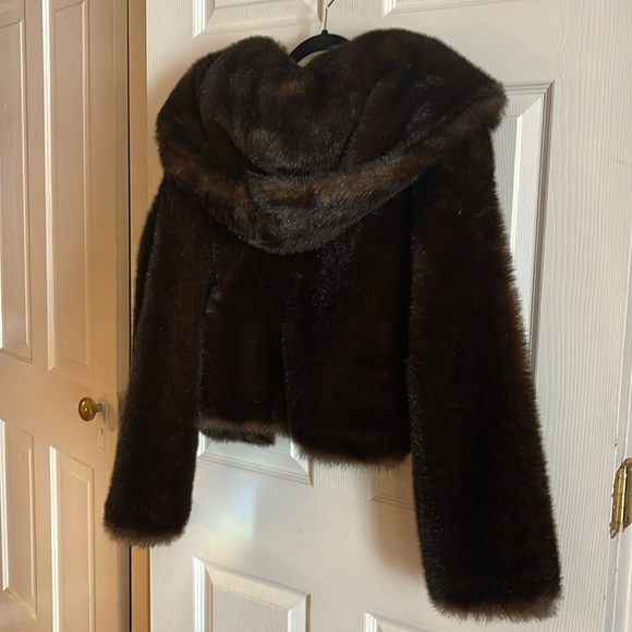 Chocolate Faux Fur Coat 🐻 - Picture 2 of 4